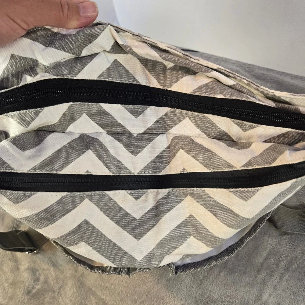Baby K'tan Smart Gear Diaper Bag Grey White Chevron Canvas Messenger Crossbody